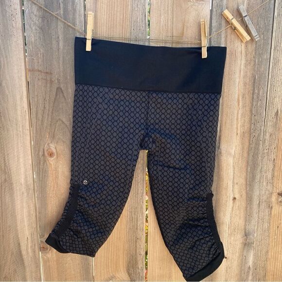 LuluLemon Capri leggings   - Picture 6 of 8